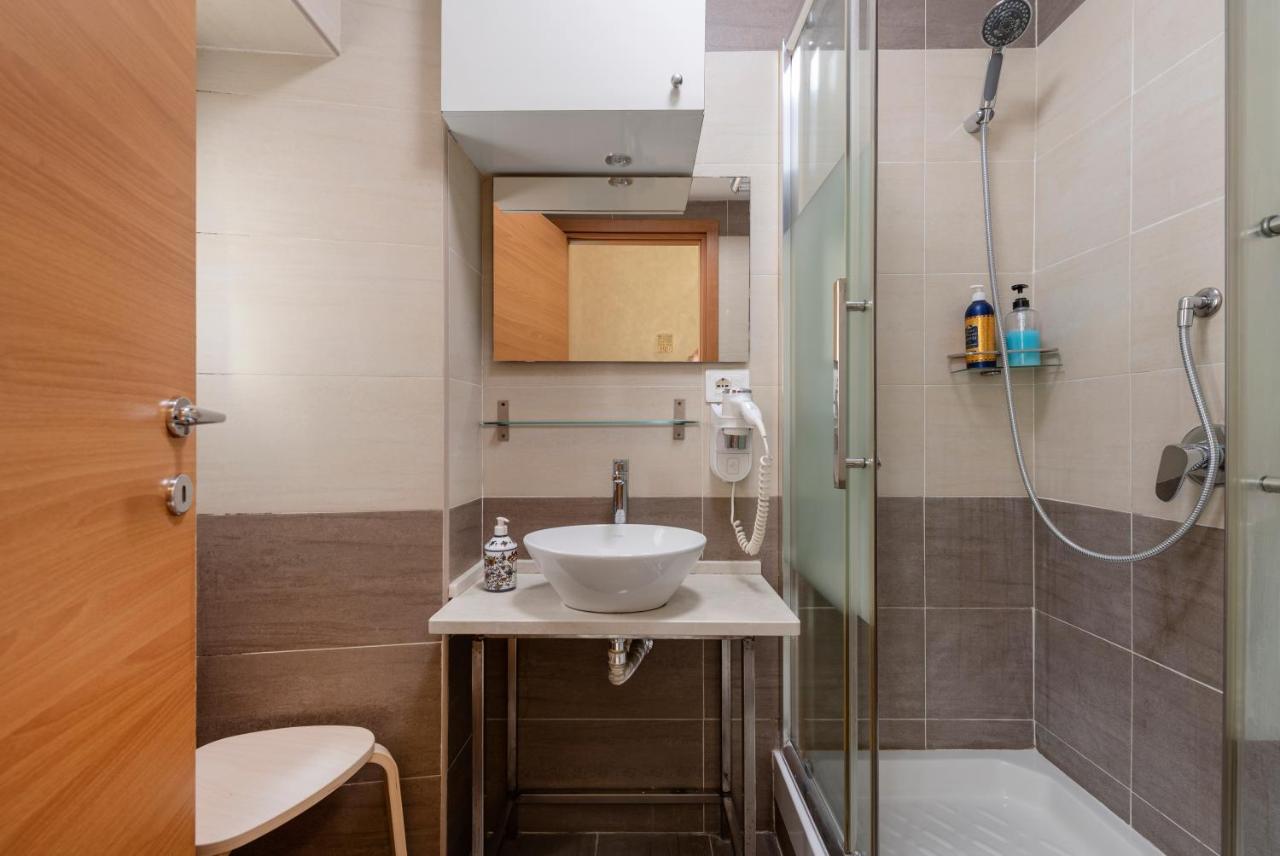 New Joyful Guest House Rome Bagian luar foto